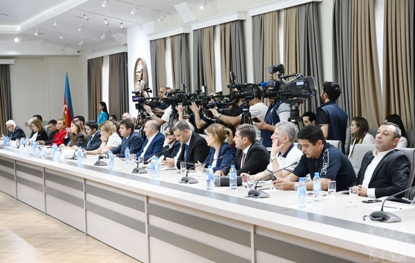 Uşaqların zərərli informasiyadan qorunmasına yönəlmiş normativ hüquqi akt layihəsi müzakirə olunub
