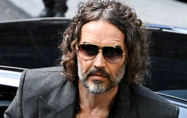 Keti Perrinin keçmiş həyat yoldaşı, məşhur komediyaçı Rassel Brend cinsi zorakılıqda ittiham olunur