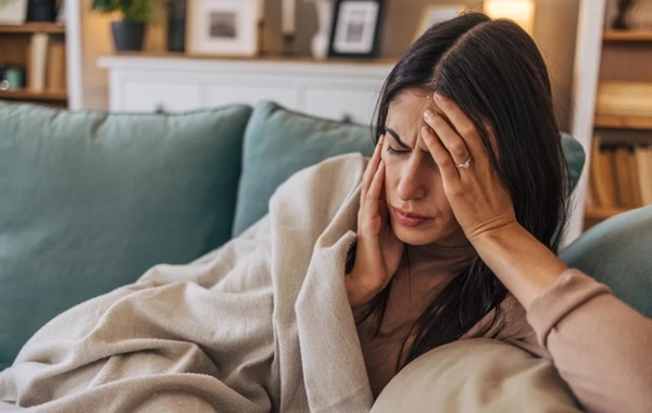 Yaz aylarında baş ağrıları niyə artır? - Səbəblər və tövsiyələr