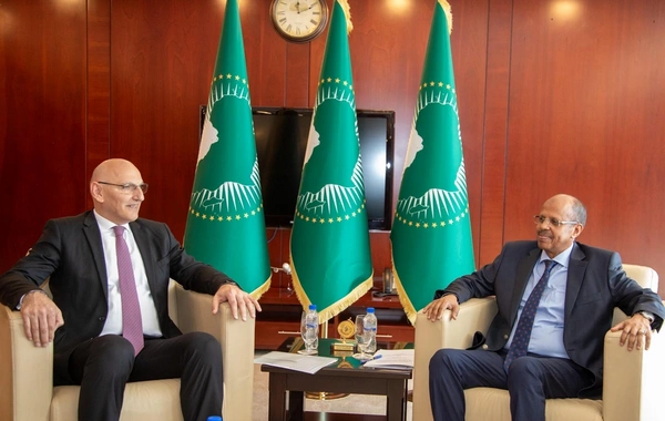 Elçin Əmirbəyov Afrika İttifaqı Komissiyasının sədri Mahmud Əli Yusuf ilə görüşüb