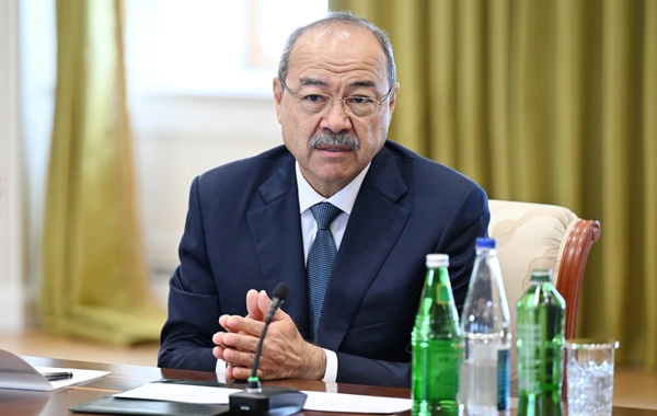 İlham Əliyev TDT-yə üzv dövlətlərin hökumət başçılarının görüşünün iştirakçılarını qəbul edib