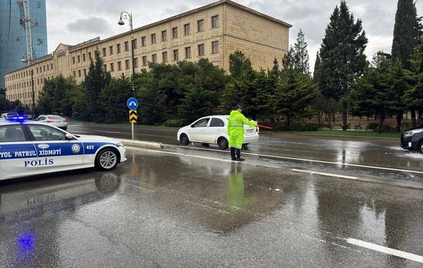 BDYPİ: Yağışlı hava şəraitində sürücülər və piyadalar daha diqqətli olmalıdır