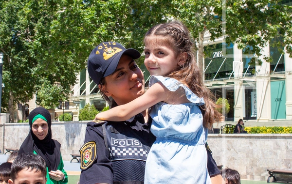 Polis Günündə də post başında – Bakının küçələrindən diqqətçəkən FOTOLAR