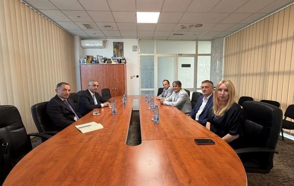 Prezidentin xüsusi nümayəndəsi Qarabağ bölgəsinin Rumıniya regionları ilə əlaqələrinin qurulmasını müzakirə edib