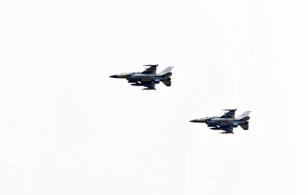 Azərbaycan və BƏƏ pilotlarından havada döyüş manevrləri