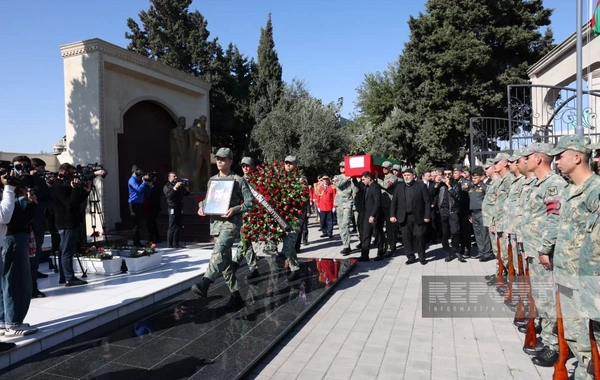 Birinci Qarabağ müharibəsinin itkin-şəhidi Mübariz Şahmurov dəfn olunub Birinci Qarabağ müharibəsinin itkin-şəhidi Mübariz Şahmurov dəfn olunub