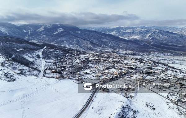 Снегопад в Азербайджане парализовал движение автотранспорта