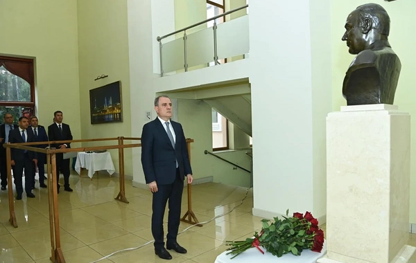 Ceyhun Bayramov Azərbaycanın Kiyevdəki səfirliyində olub