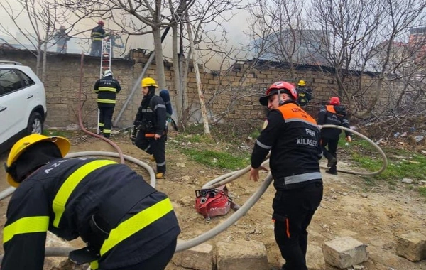 Bakının mərkəzində evdə YANĞIN