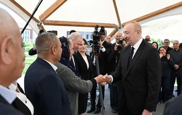 Prezident və birinci xanım Cəbrayıl rayonunun Şükürbəyli kəndinə köçən sakinlərlə görüşüblər