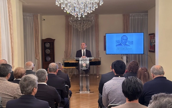 Niderlandda Ulu Öndər Heydər Əliyevin anım günü qeyd edilib