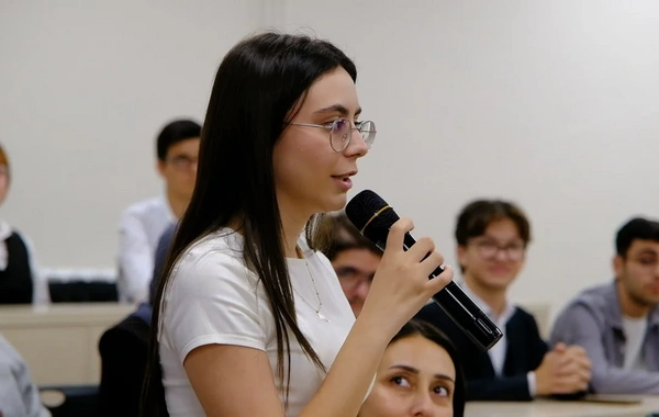 Əlaqələndirmə Qərargahının İşçi Qrupunun üzvləri Qarabağ Universitetində tələbələrlə görüş keçirib