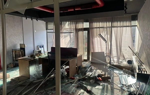 Bakıda ofis binasında PARTLAYIŞ: Xilasetmə görüntüləri