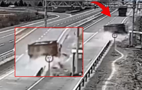 Bakı-Qazax yolunda yük maşını aşıb - ANBAAN VİDEO