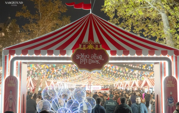 Bakı şəhərinin sevilən Qış nağılı yenidən Fəvvarələr meydanında!