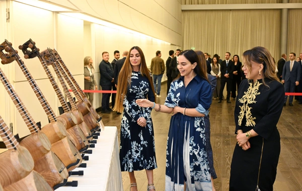 Heydər Əliyev Fondunun dəstəyi ilə alınan musiqi alətlərinin təqdimatı olub Heydər Əliyev Fondunun dəstəyi ilə alınan musiqi alətlərinin təqdimatı olub