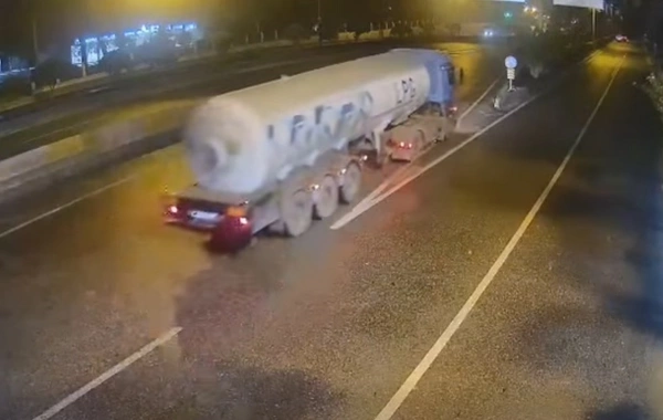 Bakıda maye qaz daşıyan yük avtomobilinin törətdiyi qəzanın ANBAAN GÖRÜNTÜLƏRİ