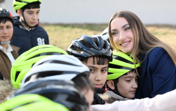 Лейла Алиева и Алена Алиева побывали в центре STEAM и полной средней школе номер 37 в Гяндже