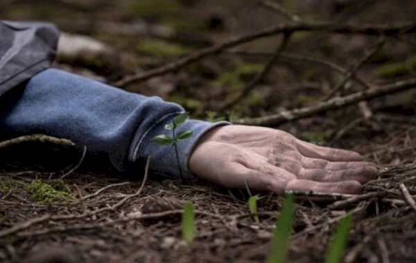 28 yaşlı oğlan evlərinin həyətində ölü tapıldı