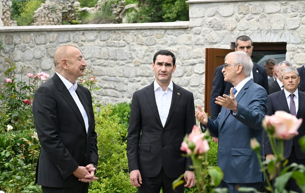 İlham Əliyev və Sərdar Berdiməhəmmədov Şuşada Bülbülün ev-muzeyində olublar