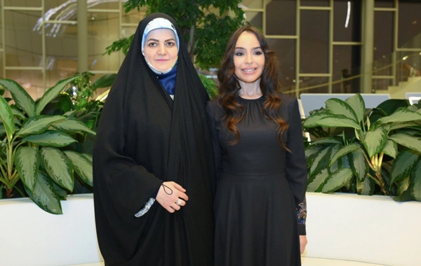 Leyla Əliyeva "Mənim dənizlərim, mənim okeanlarım" sərgisini ziyarət edib