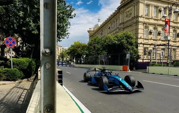 Bakıda Formula-1 həyəcanından maraqlı görüntülər