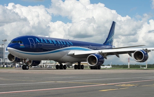 Bakıya uçan AZAL təyyarəsi Sankt-Peterburq aeroportuna geri dönüb