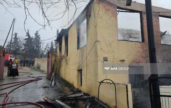 Tovuzda iki mərtəbəli ev yanıb