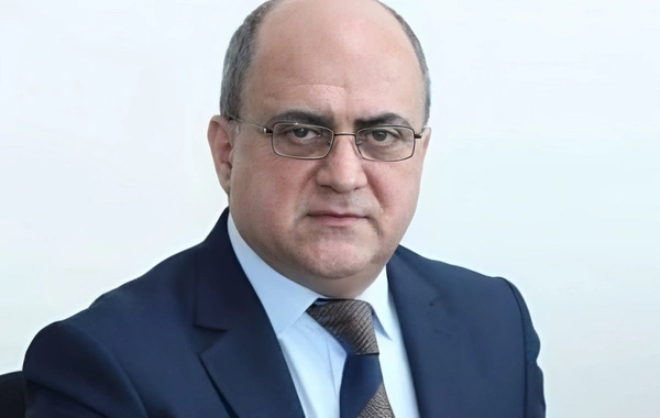 Vəli Əkbər vəzifəsindən ayrıldı