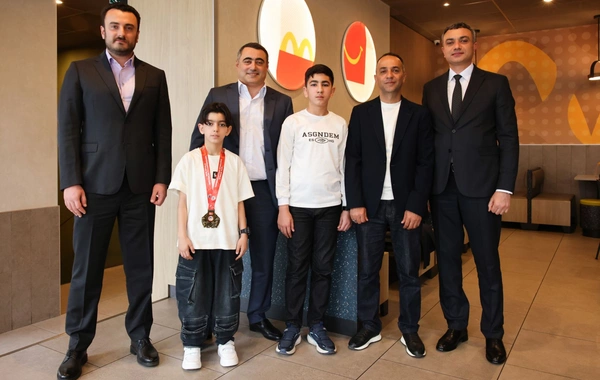 McDonald"s Azərbaycan dünya çempionu olan gənc karateçini dəstəklədi