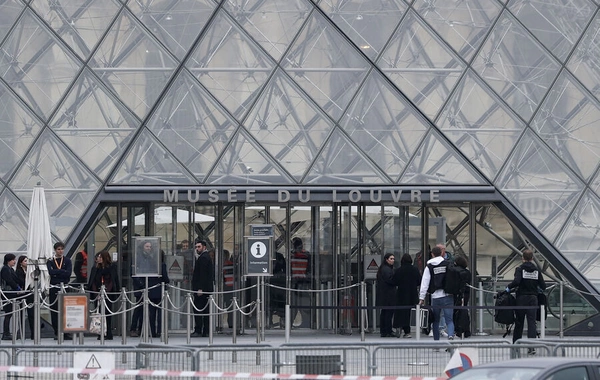Avropalı olmayanlar Luvr muzeyinə giriş üçün ikiqat pul ödəyəcək