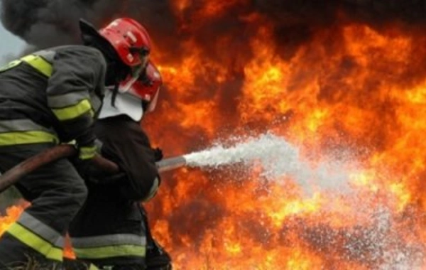 Xırdalanda yaşayış binasında yanğın başlayıb