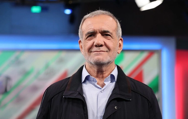 Pezeshkian joked with a journalist in the Azerbaijani language