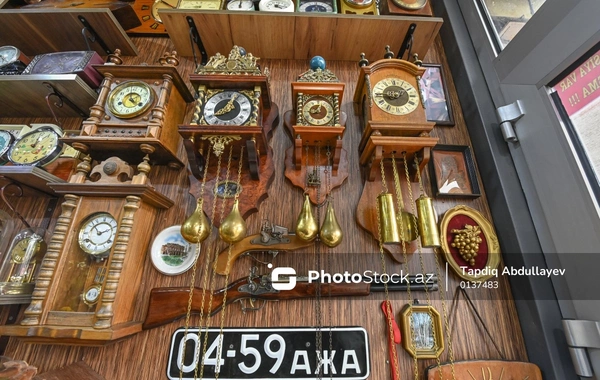 180-ə yaxın ölkədən qədim əşyaların toplandığı əntiq mağazadan fotoreportaj