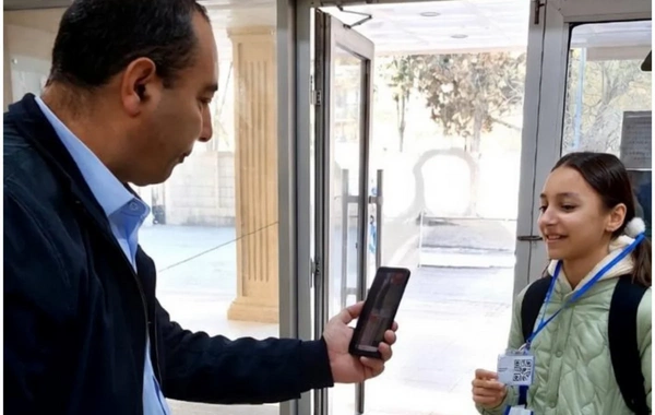 В бакинской школе внедрена система учета посещаемости на основе QR-кодов