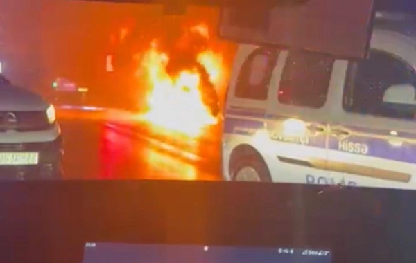 Tbilisi prospektində maşın yanır