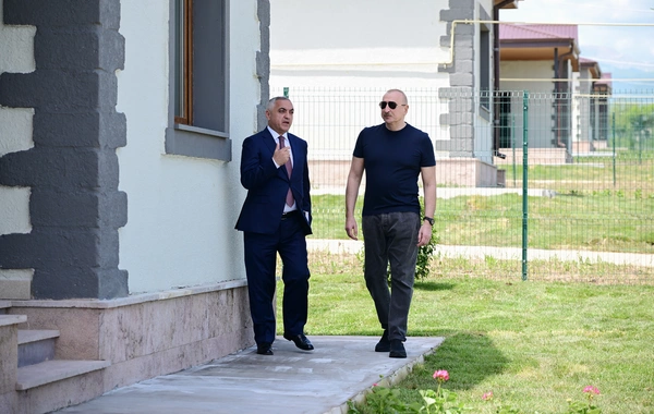 Prezident İlham Əliyev Xocalıda hərbi qulluqçular üçün nəzərdə tutulan fərdi evlərdə yaradılmış şəraitlə tanış olub