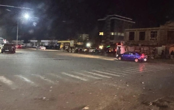 Sumqayıtda BMW sərnişin avtobusuna çırpıldı, yaralılar var