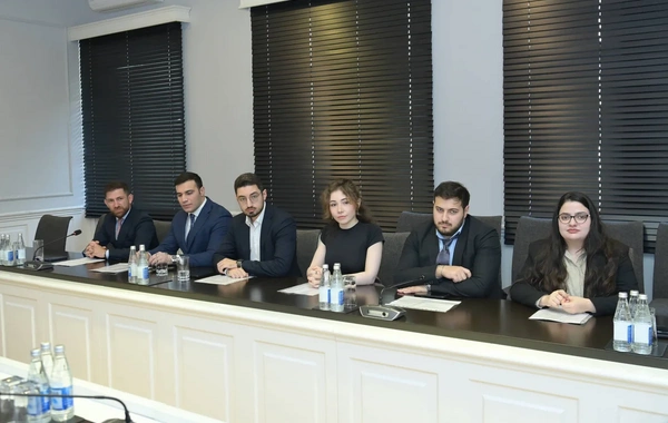 Emin Əmrullayev rəqəmsal texnologiyalar sahəsi üzrə Dövlət Proqramı məzunları ilə görüşüb