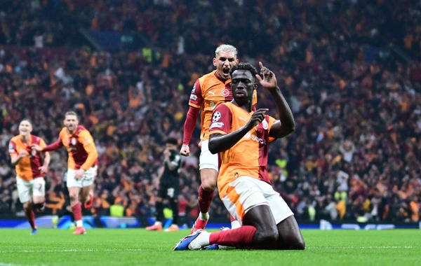 Qalatasaray Yuventusa futbol dərsi keçdi