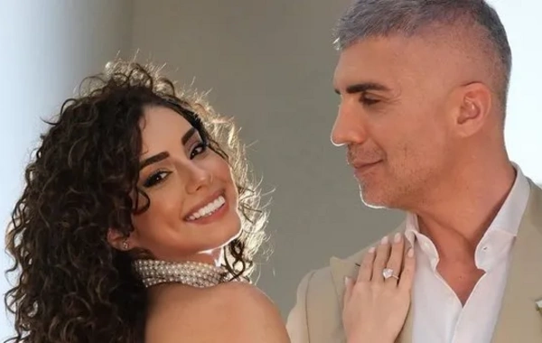 53 yaşlı Özcan gənc həyat yoldaşından danışdı: Tanış olanda 20 yaşında idi