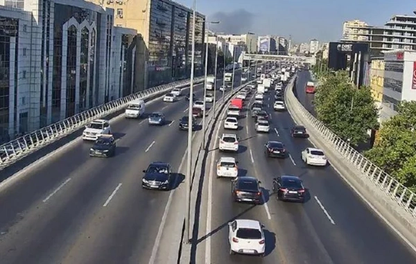 Bakının bəzi yollarında nəqliyyatın sıxlığı müşahidə olunur