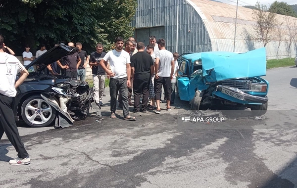 Zaqatalada minik avtomobilləri toqquşub, xəsarət alanlar var