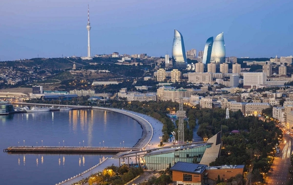 Трагедия на бакинском бульваре: спасатели извлекли тело из воды