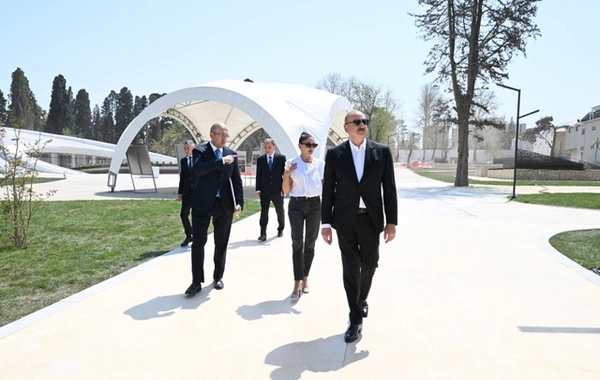 Президент и первая леди ознакомились с работами, проводимыми в Гянджинском мемориальном комплексе