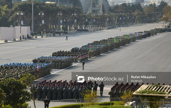 Bakıdakı hərbi paraddan maraqlı FOTOLAR