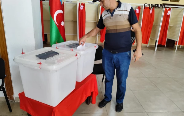 BAKU.WS-in çəkiliş qrupu seçki məntəqəsində olub