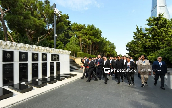 Türkiyə, Gürcüstan və İraqın azərbaycanlı din xadimləri Fəxri və Şəhidlər xiyabanlarını ziyarət ediblər
