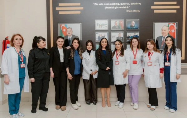 Leyla Əliyeva Bakıda Uşaq Klinik Xəstəxanasını ziyarət edib