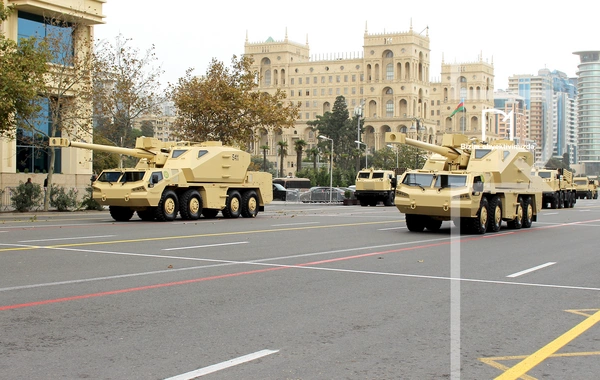 В Баку прошел марш военнослужащих в честь Дня Победы